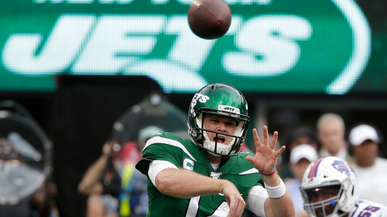 Jets' Darnold eager to play, not worried about taking hits